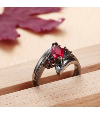 Stilvoller schwarzer Kristall-Ring