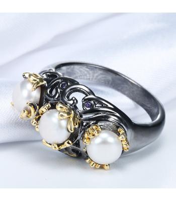 Opulenter schwarz-goldener * Muschelkernperlen-Ring*